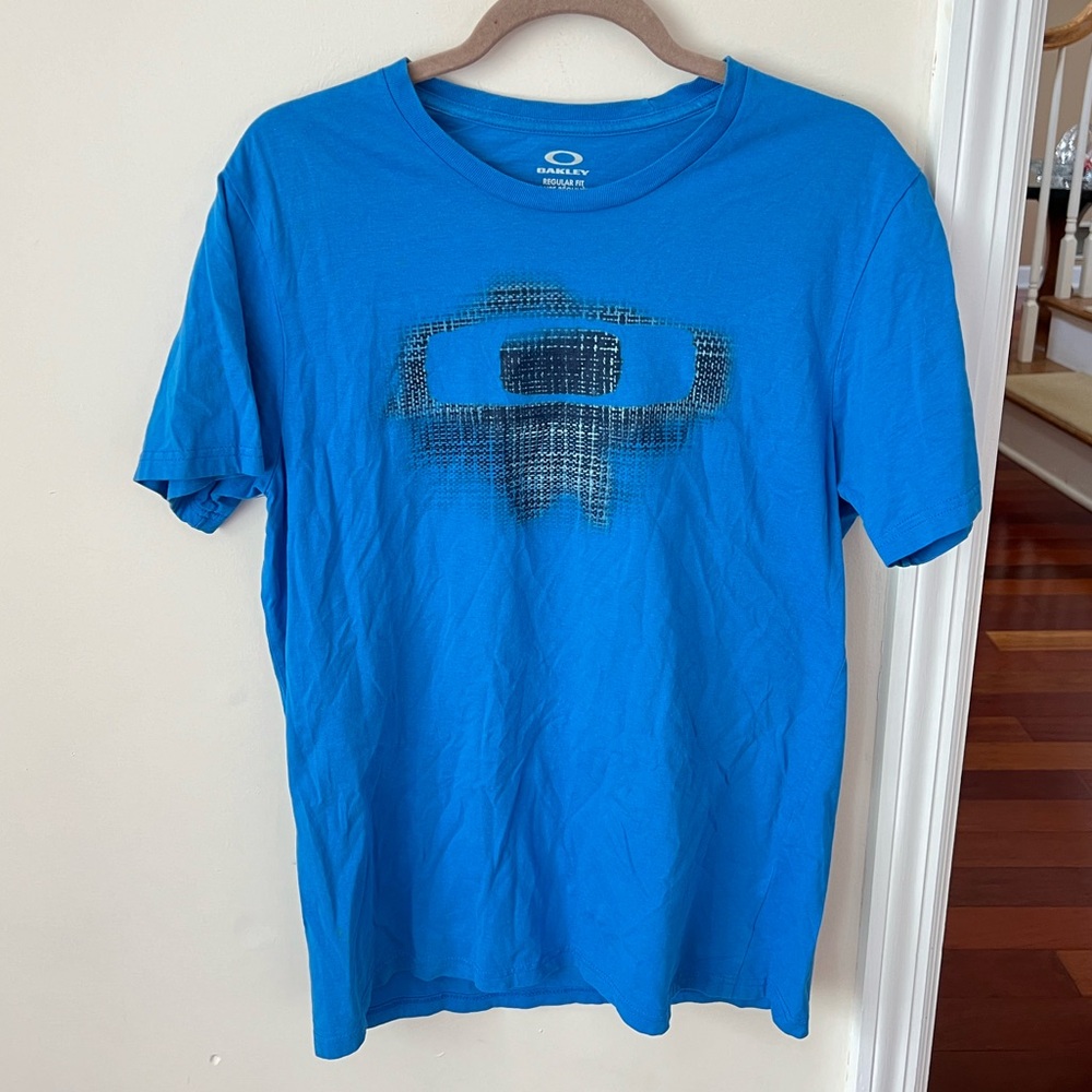 Men’s Sky Blue Oakley Black and White Logo Graphic Tee Shirt